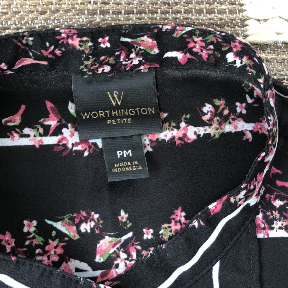 Worthington feminine Ruffle and Birds Shirt-Medium - Picture 4 of 9